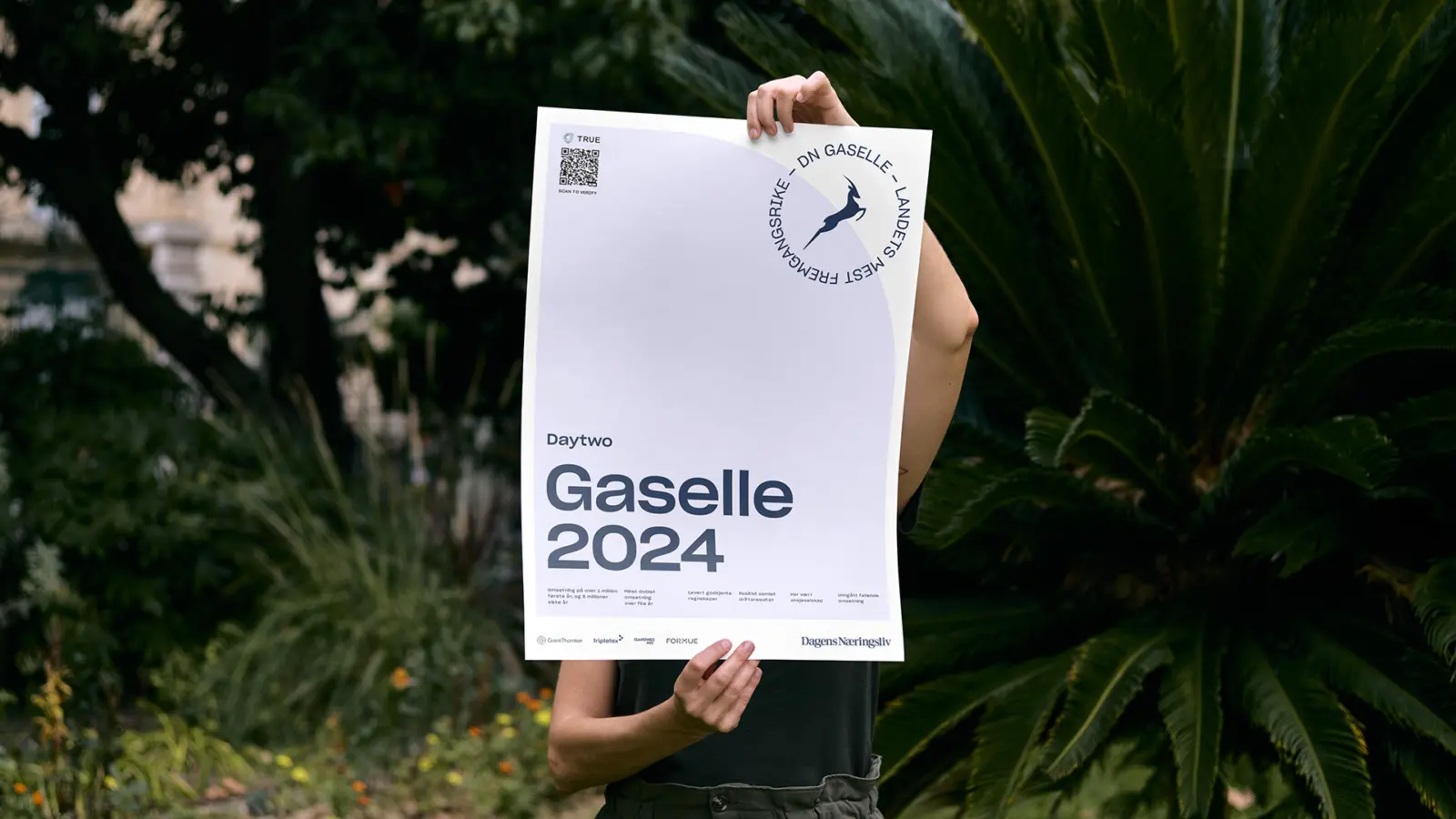 Daytwo vinner Gaselle-prisen 2024 – bredt bilde med Gaselle-logo og tropisk grønn bakgrunn